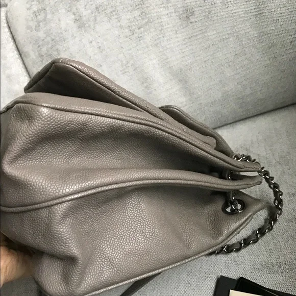 Chanel shoulder bag in grey caviar - Picture 8 of 16